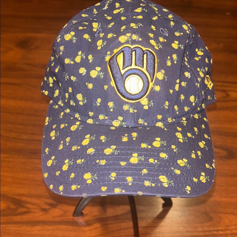 Milwaukee Brewers Women’s Floral 9TWENTY Adjustable Hat